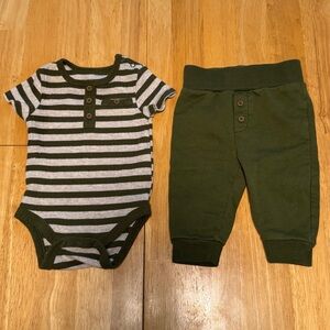 5/$20 | Rene Rofe Baby Onesie and Pant Set (0-3M)